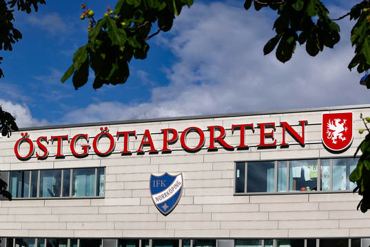 Östgötaporten före fotbollsmatchen i Allsvenskan mellan