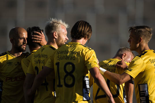 Elfsborgs Johan Larsson jublar