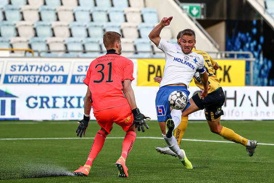 Målchans för IFK Norrköpings Christoffer Nyman