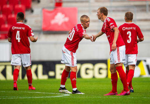 Kalmars Carl Gustafsson och Kalmars Edvin Crona  jublar