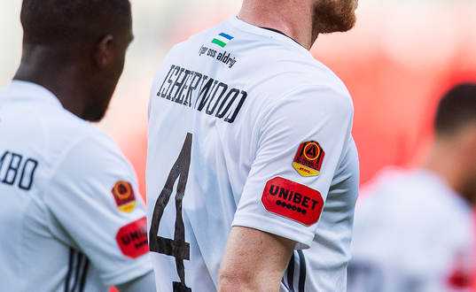 Unibets logotyp på en matchtröja