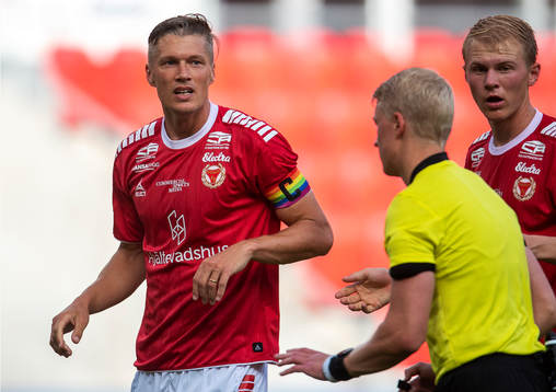 Kalmars Viktor Elm och Domare Adam Ladebäck