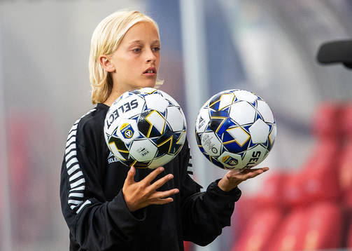 En bollkalle med två matchbollar