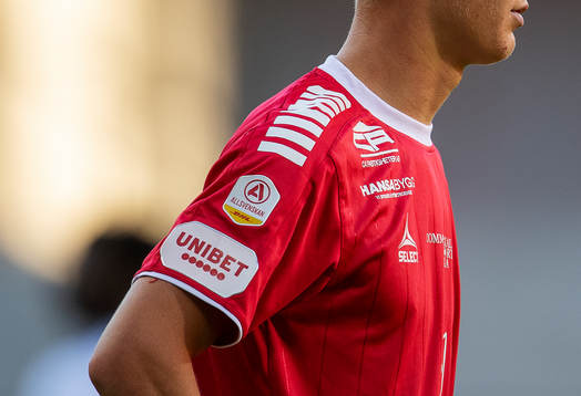 Unibets logotyp på en matchtröja