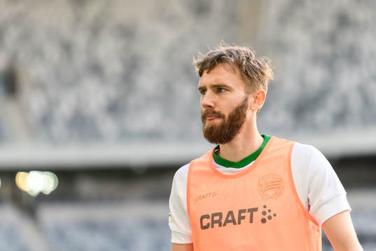 Hammarbys Simon Sandberg värmer upp