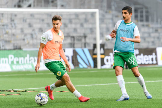 Hammarbys Alexander Kacaniklic och Aimar Sher värmer upp