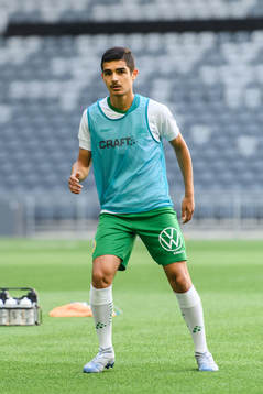 Hammarbys Aimar Sher värmer upp
