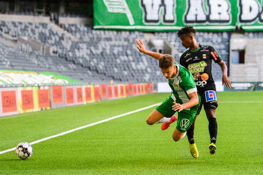 Hammarbys Alexander Kacaniklic och Varbergs Adama Fofana