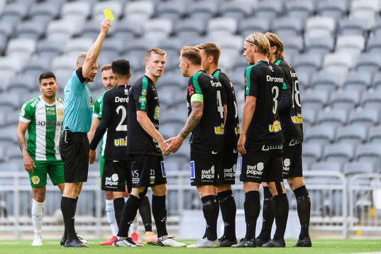 Varbergs Jesper Modig tilldelas en varning av domare