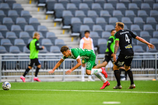 Hammarbys Alexander Kacaniklic faller