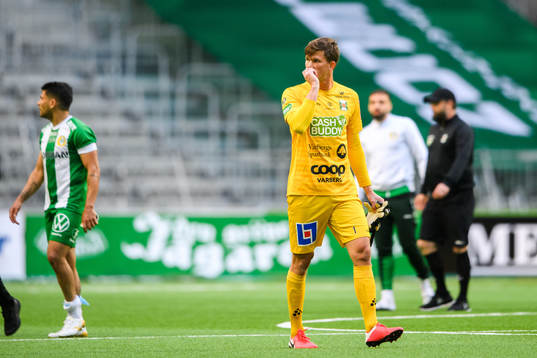 Varbergs målvakt August Strömberg deppar