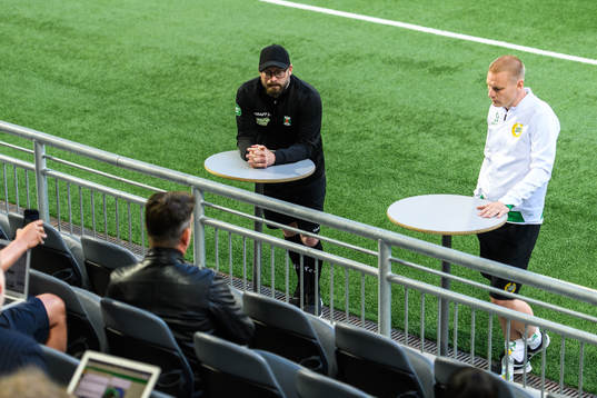 Varbergs tränare Joakim Persson och Hammarbys tränare