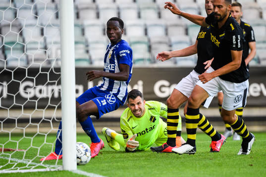 s målvakt Budimir Janosevic vid IFK Göteborgs 1-0 mål