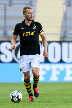 s Sebastian Larsson