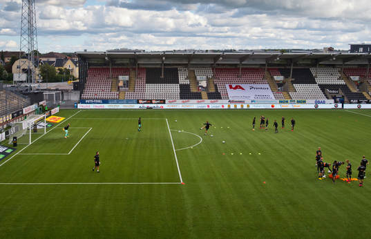 Häcken värmer upp fotbollsmatchen i Allsvenskan mellan