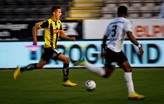 Häckens Leo Bengtsson och Örebros Kevin Wright