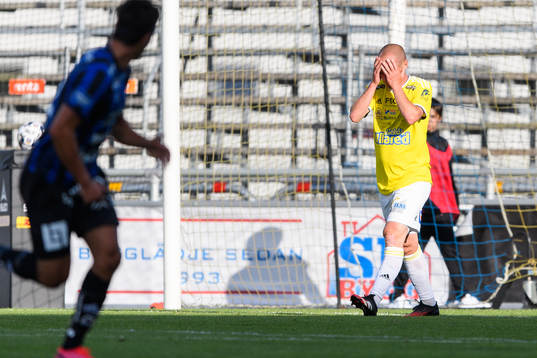 Falkenbergs Christoffer Carlsson deppar