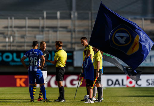s Sebastian Larsson och IFK Göteborgs André Calisir