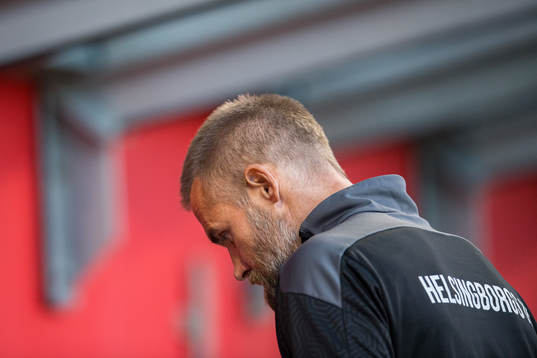 Helsingborgs tränare Olof Mellberg deppar