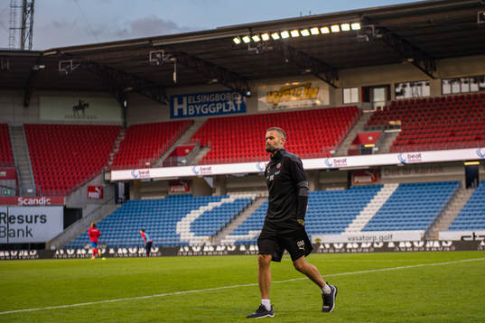 Helsingborgs tränare Olof Mellberg deppar
