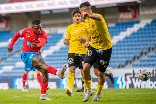 Helsingborgs Alhaji Gero testar skott