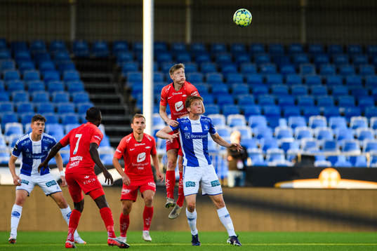 Ole Martin Kolskogen of Brann and Gaute Høberg Vetti of