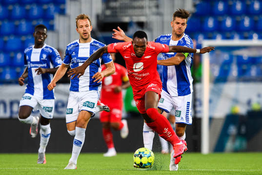 Daouda Bamba of Brann and Joachim Thomassen of Sarpsborg