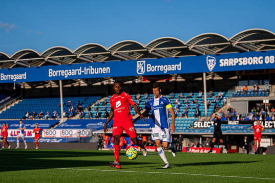Gilbert Koomson of Brann and Joachim Thomassen of Sarpsborg