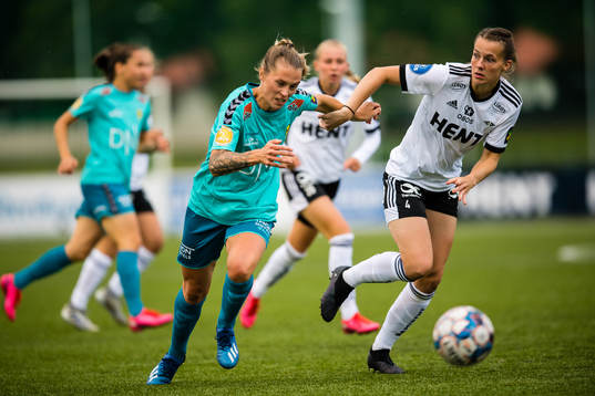 Mimmi Matilda Löfwenius Veum of LSK Kvinner and Ina