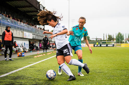 Marita Olsen of Rosenborg and Andrea Wilmann of LSK Kvinner