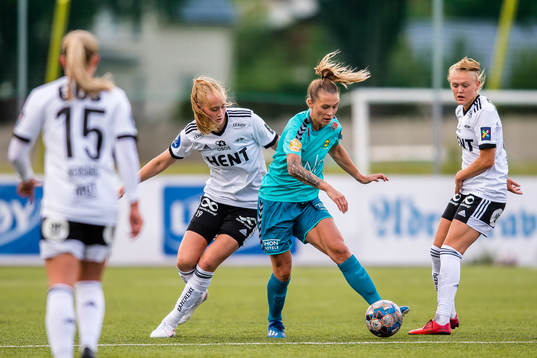 Emilie Bragstad of Rosenborg and Mimmi Matilda Löfwenius