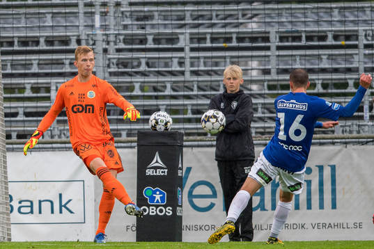 Sundsvalls målvakt Andreas Andersson och Trelleborgs Oscar
