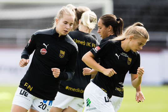 Umeås Eva Nyström och hennes lagkamrater värmer upp