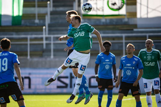 Brages Oscar Lundin och Halmstads Mikael Boman