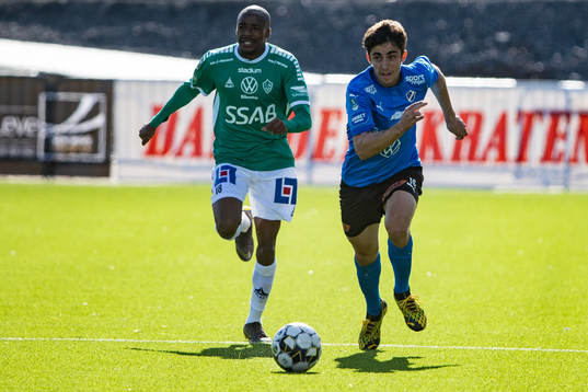 Halmstads Emil Tot Wikström och Brages Bantu Mzwakali