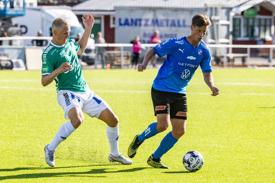 Brages Leonard Pllana och Halmstads Dusan Djuric