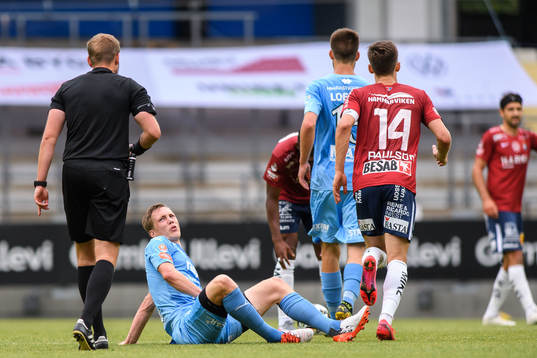 AFC Eskilstunas Gustav Jarl har ont