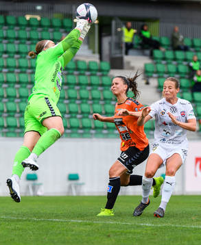 Rosengårds Anna Anvegård kolliderar med Kristianstads