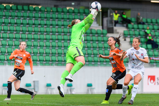 Rosengårds Anna Anvegård kolliderar med Kristianstads