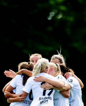 Players of Arna-Bjørnar celebrate 0-1