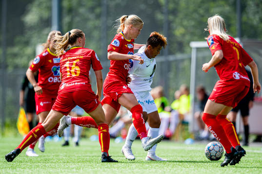 Kathrine Winnem Jørgensen of Røa and Meryll Abrahamsen of