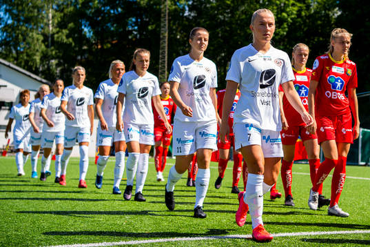 Åsne Takle Eide and Thea Bjelde of Arna-Bjørnar