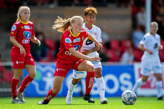 Mathilde Harviken of Røa and Meryll Abrahamsen of