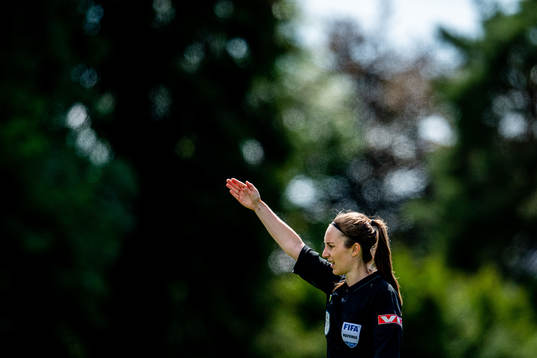 Henrikke Holm Nervik, referee