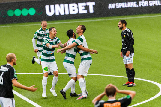 Västerås Jonas Hellgren jublar med lagkamrater