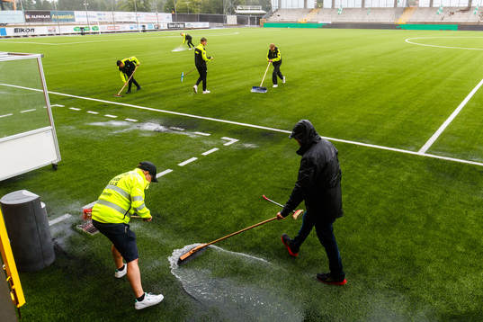 Planen rensas på vatten