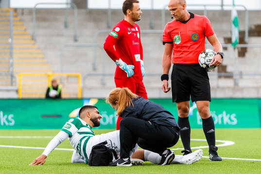 Västerås Sean Sabetkar har ont och får vård