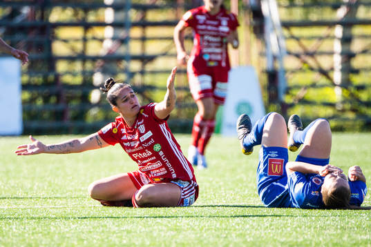 Piteås Fernanda Da Silva och Örebros Maja Regnås