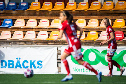 Tomma läktare på LF Arena