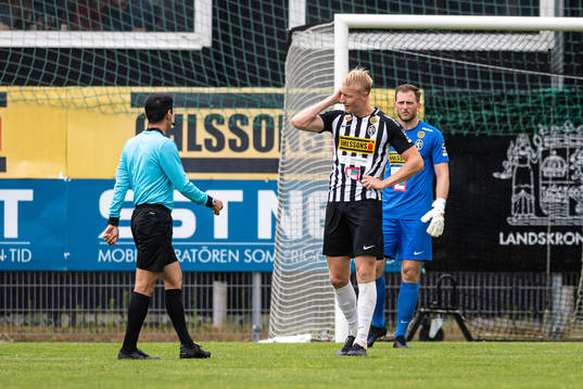 Landskronas Viktor Wihlstrand har ont